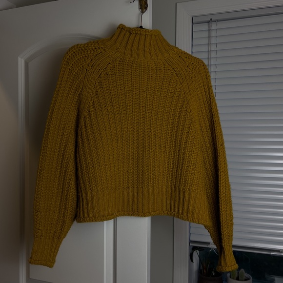 H&M CHUNKY KNIT SWEATER - Picture 2 of 2